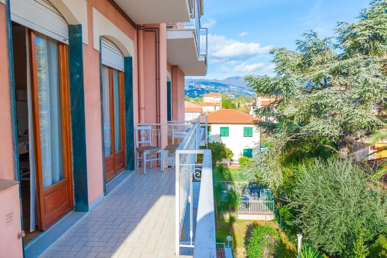Eveten Apartments - Diano Marina 0*,  Italia